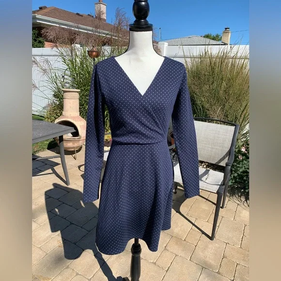 loft navy blue dress Ann Taylor Loft Blue and White Stripped Dress with Straps Size 8 SKU 0 –  Designers On A Dime main image 0